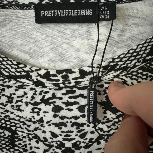 PrettyLittleThing Grey Snake Print Tie Waist T-Shirt Dress - Picture 9 of 10